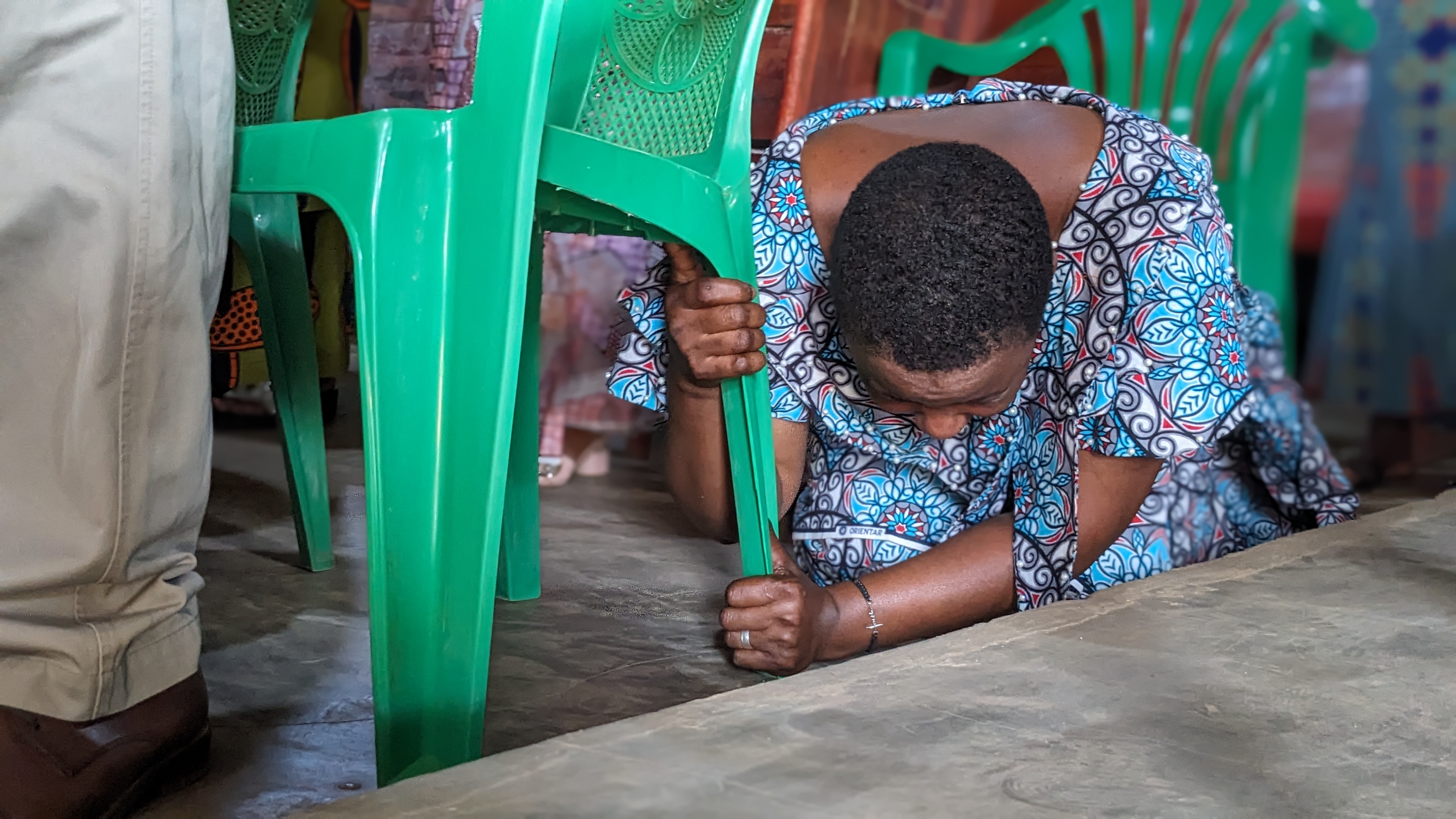 Kneeling while praying